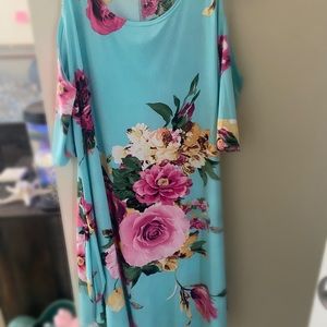 Dress. Condition: Good. Size: Small/Medium. Print: Floral.